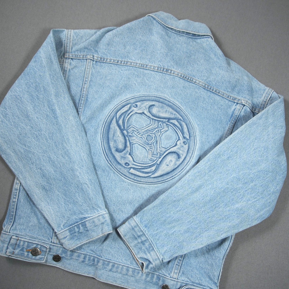 Fantasy Magic Gathering Dungeons Dragons Raven Embossed Trucker Denim Jacket XS